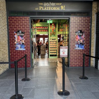 THE HARRY POTTER SHOP AT PLATFORM 9 3/4 - Updated October 2025 - 572 ...
