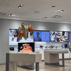 Xfinity Store by Comcast - iPhone 17 is here.