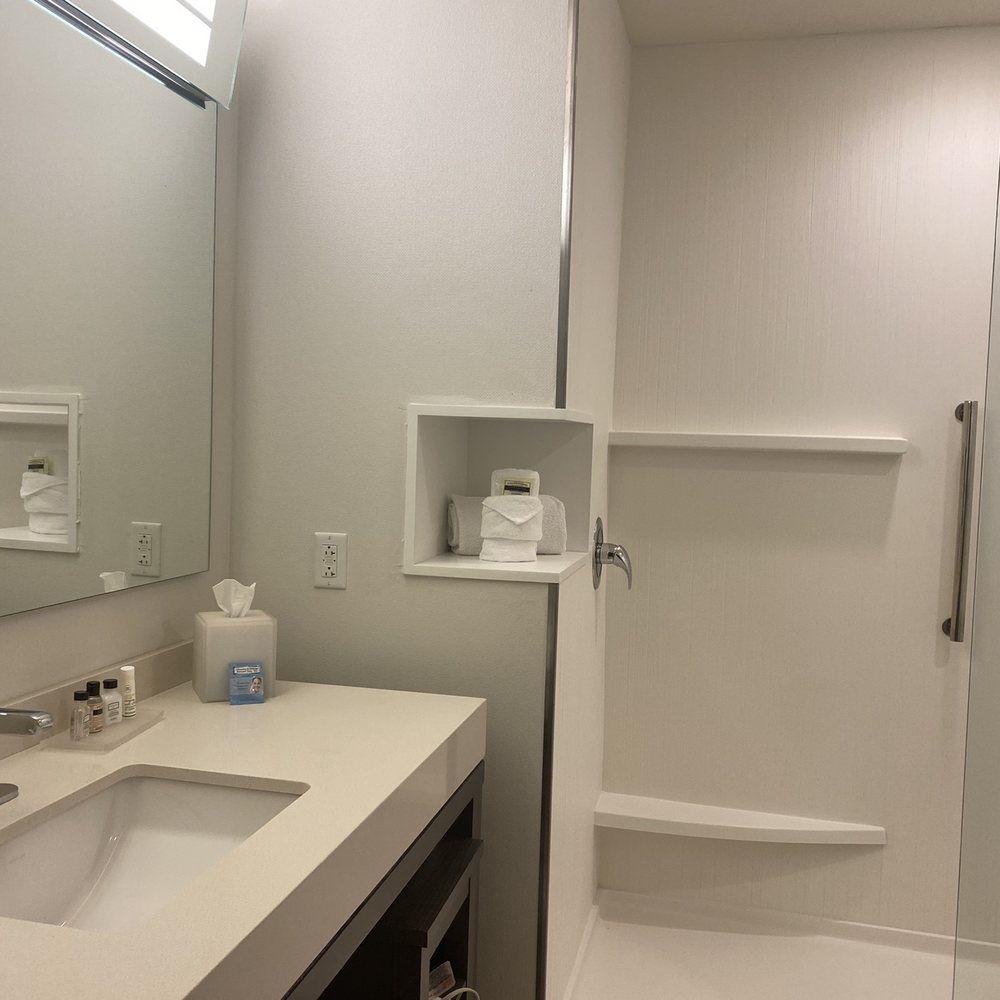 Courtyard by Marriott Pigeon Forge - Bathroom - Hotels Near Me - Pigeon Forge, Tennessee