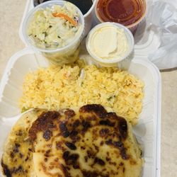 El Pulgarcito - Pupusas: 1 revuelta & 1 cheese