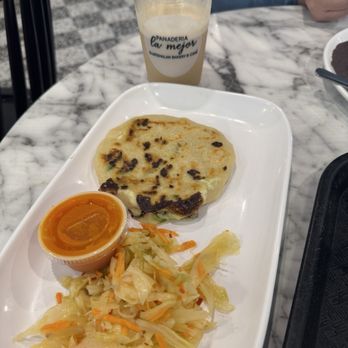 Panaderia Guatemalteca La Mejor - Pupusa de Queso - Bakeries Near Me - Carrollton, Texas