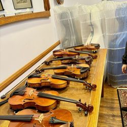 Robert Cauer Violins - Choosing