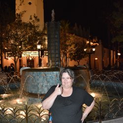 Jodine Saracino - Disney Pro at your service!