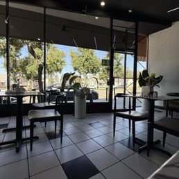 Interior facing out towards Glendale Ave. They also have a patio area outside too.