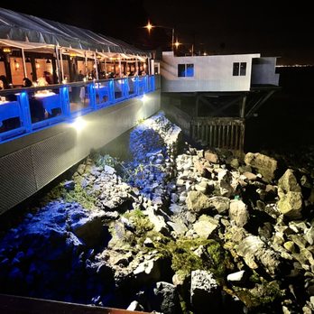Moonshadows - Patio dining on the ocean cliff - Seafood Near Me - Malibu, California Moonshadows - Patio dining on the ocean cliff - Seafood Near Me - Malibu, California