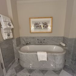 Brenners Park-Hotel & Spa - The bathtub in our suite.