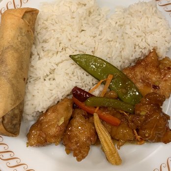 Peacock Chinese - Springfield - Ta Chien chicken with white rice and a spring roll - Chinese Near Me - Springfield, Massachusetts