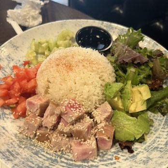 BB’s Live Fire Grille - Ahi Tuna Tartare Poke Bowl - Beer, Wine & Spirits Near Me - Minneapolis, Minnesota