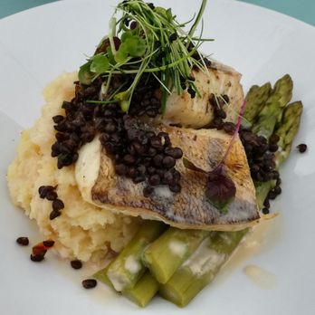 Schöne Aussicht - Zanderfilet mit Kartoffelstampf, Beluga Linsen und grünem Spargel (17,50€) - German Near Me - Frankfurt, HE Schöne Aussicht - Zanderfilet mit Kartoffelstampf, Beluga Linsen und grünem Spargel (17,50€) - German Near Me - Frankfurt, HE