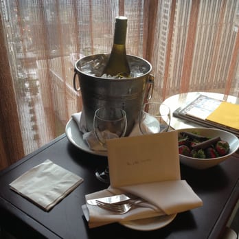 Hyatt Regency Chicago - 10th Anniversary Gift - Hotels Near Me - Chicago, Illinois Hyatt Regency Chicago - 10th Anniversary Gift - Hotels Near Me - Chicago, Illinois