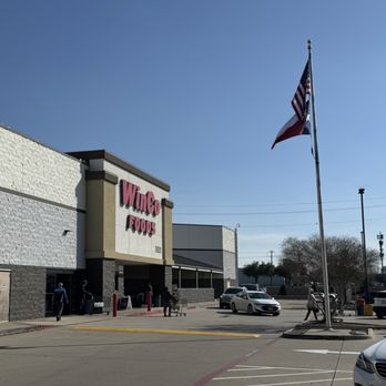 WinCo Foods - Main entrance - Grocery Near Me - Carrollton, Texas WinCo Foods - Main entrance - Grocery Near Me - Carrollton, Texas