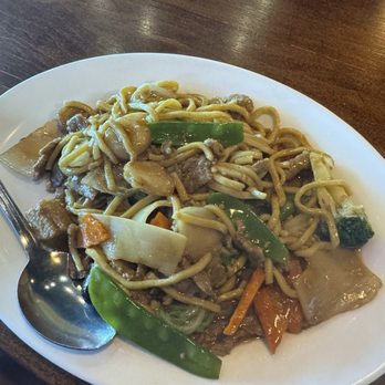 Vietopia - Beef lo mein - Vietnamese Near Me - Houston, Texas