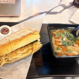 Banh Mi Crispy Pork Belly Banh Mi / Bnh M Tht Heo Quay