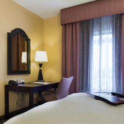 Hampton Inn & Suites Vineland - Guest room