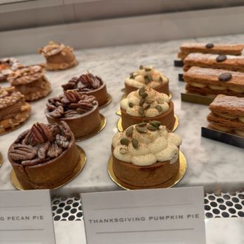 Maison Alyzee - Pecan & pumpkin mini pie - Bakeries Near Me - Mountain View, California Maison Alyzee - Pecan & pumpkin mini pie - Bakeries Near Me - Mountain View, California