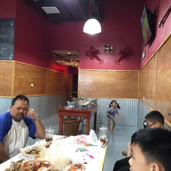 Crazy Crab - Inside  the place - Cajun/Creole Near Me - Streamwood, Illinois