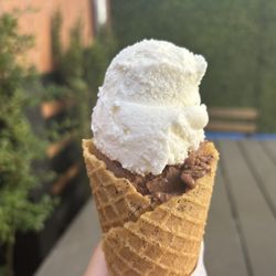 ecco un poco - Natural Italian Gelato - Fiordilatte and Piedmont Hazelnut