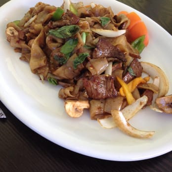 Sutha Thai Kitchen - Pad Kee Mow - Thai Near Me - Tustin, California