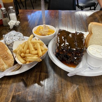 Cozy Corner Restaurant - Barbeque Near Me - Memphis, Tennessee