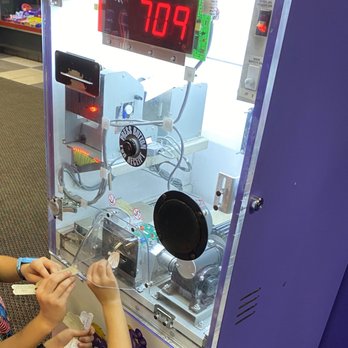 Chuck E. Cheese - The only one working and the people in front where taking forever - Pizza Near Me - Redwood City, California Chuck E. Cheese - The only one working and the people in front where taking forever - Pizza Near Me - Redwood City, California