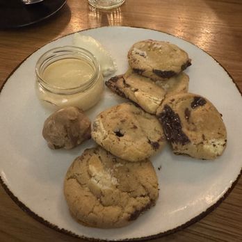 Aurum Breckenridge - CHOCOLATE CHIP COOKIES & MILK - Bars Near Me - Breckenridge, Colorado