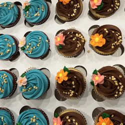 Wife Krispies Cakes - Beach themed cupcakes