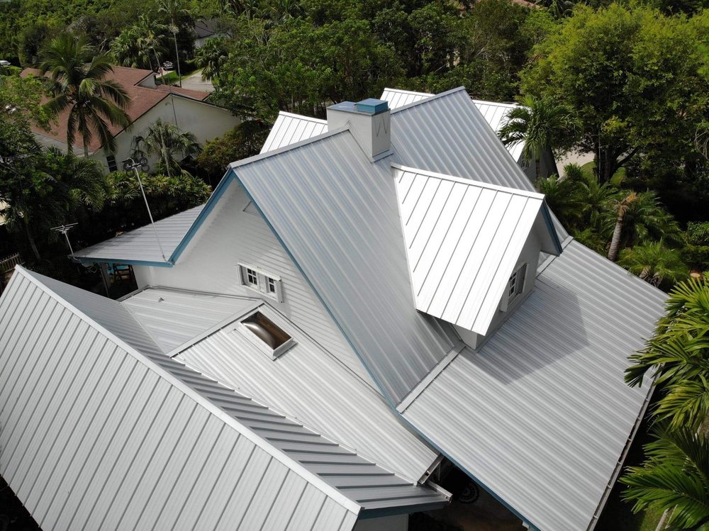 Slide of The Roof Boutique