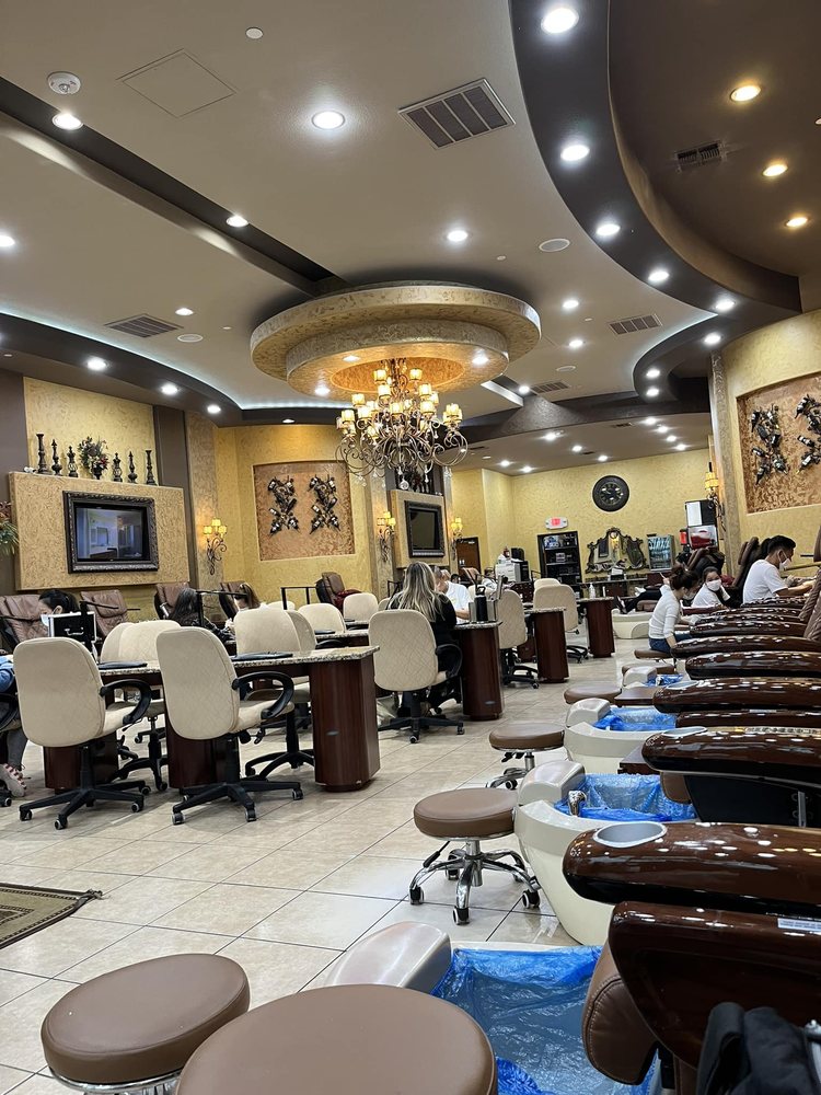 Grandlux Nail Salon 4