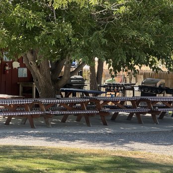 Andruss Motel - Picnic area - Hotels Near Me - Coleville, California Andruss Motel - Picnic area - Hotels Near Me - Coleville, California