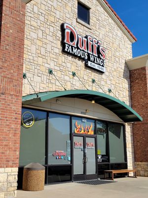Duff's Famous Wings by null
