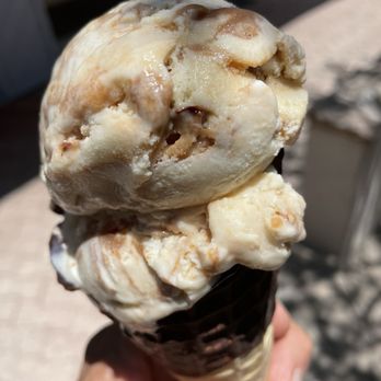 Sweet Caroline's - Everyone who loves Pecan Pralines n Cream raise their hand (raising hand). - Ice Cream & Frozen Yogurt Near Me - Cocoa, Florida Sweet Caroline's - Everyone who loves Pecan Pralines n Cream raise their hand (raising hand). - Ice Cream & Frozen Yogurt Near Me - Cocoa, Florida