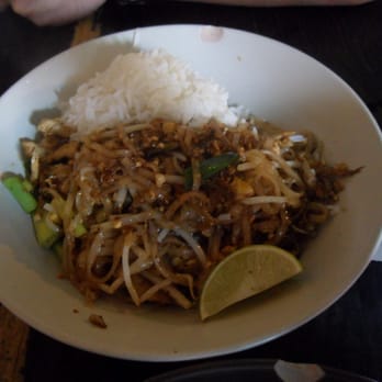 Thai Tom - Pad thai - Thai Near Me - Seattle, Washington