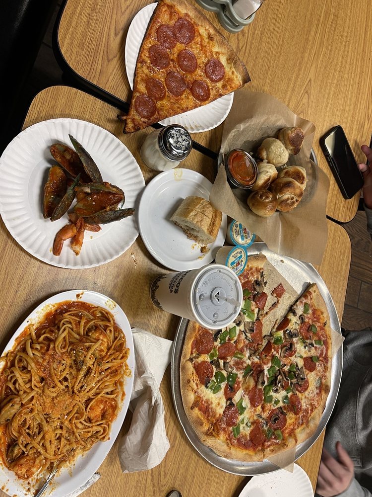 Rocco’s Ny Pizza & Pasta - Photo 3