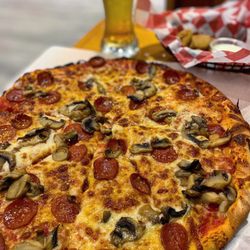 Pepperoni and mushroom pizza to die for. Fried pickles in the back w a big beer. Perfection