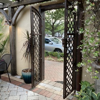 Mate Factor - View of entrance to patio. - Coffee & Tea Near Me - Savannah, Georgia Mate Factor - View of entrance to patio. - Coffee & Tea Near Me - Savannah, Georgia