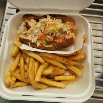 Kelly's Roast Beef - Lobster roll  large - Seafood Near Me - Naples, Florida