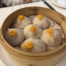 Steamed Crab Meat and Pork Soup Dumpling (6) Steamed Crab Meat and Pork Soup Dumpling (6)