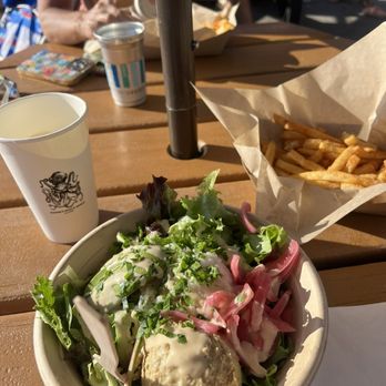 Young's Beach Shack - Veggie Salad - Breakfast & Brunch Near Me - Dana Point, California