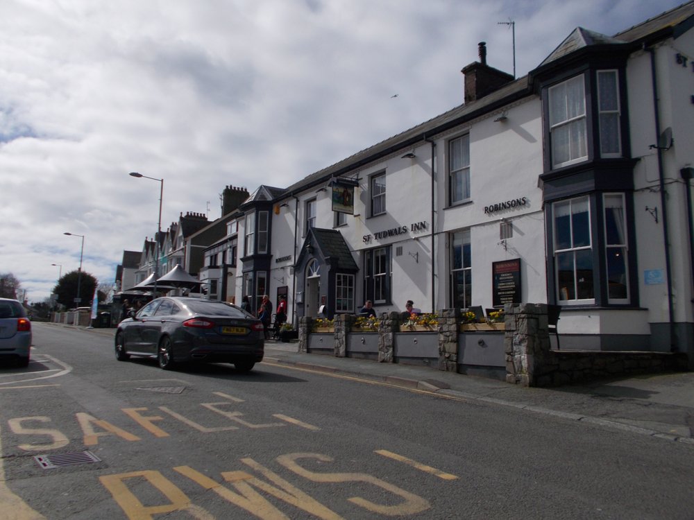 ST TUDWALS INN Updated April 2024 Stryd Fawr, Abersoch, Gwynedd