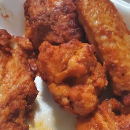 Wrong item and owner refuse to accept his mistake.... Does this picture look like bbq wings or are they hot wings? Wrong item and owner refuse to accept his mistake.... Does this picture look like bbq wings or are they hot wings?