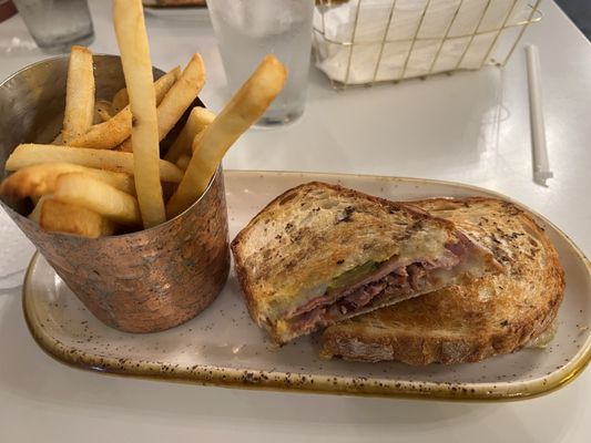 Grilled Cheese Bar by null