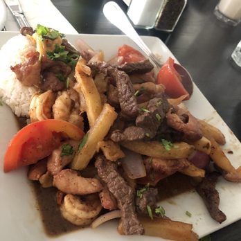 Mamita Peruvian Restaurant - Saltado de Pollo, lomo y camarón - Peruvian Near Me - Glendale, California Mamita Peruvian Restaurant - Saltado de Pollo, lomo y camarón - Peruvian Near Me - Glendale, California