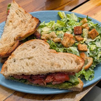 Lakeside Bistro - Pizza Near Me - Sisters, Oregon