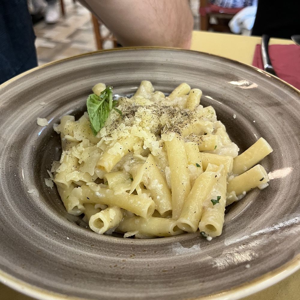 La Locanda Gesù Vecchio - Penne lardiate blanche - Napoletana Near Me - Naples, NA La Locanda Gesù Vecchio - Penne lardiate blanche - Napoletana Near Me - Naples, NA