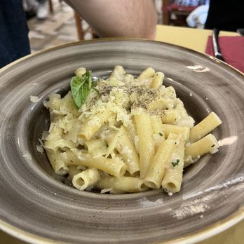 La Locanda Gesù Vecchio - Penne lardiate blanche - Napoletana Near Me - Naples, NA