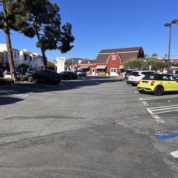 Sézane - Parking lot and view from Bank of America - Women's Clothing Near Me - Santa Monica, California Sézane - Parking lot and view from Bank of America - Women's Clothing Near Me - Santa Monica, California
