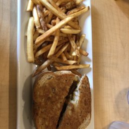 Patty melt with crispy fries Patty melt with crispy fries