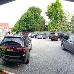 Red Horse Inn - Back parking area