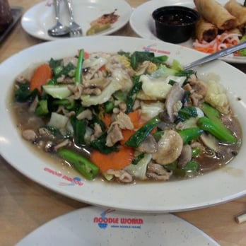 Noodle World - Chicken chow mein - Chinese Near Me - Alhambra, California Noodle World - Chicken chow mein - Chinese Near Me - Alhambra, California
