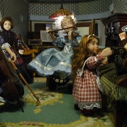 Great American Dollhouse Museum - Social History...in miniature.